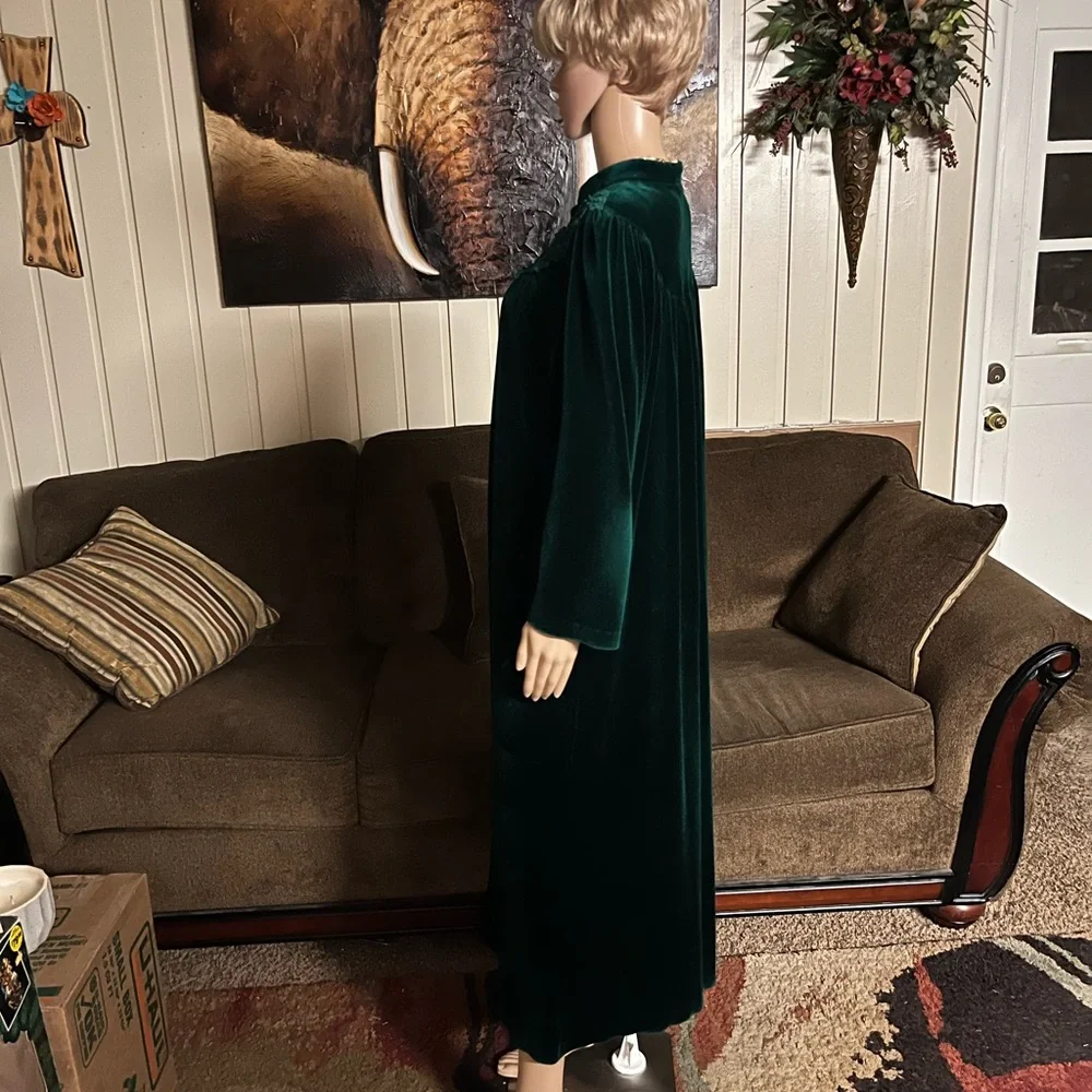 Komar ~ Vintage ~ Women’s Large ~ Velvet ~ Green Robe W/ Floral Lace - Picture 13 of 16
